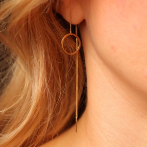 Pendientes de hilo dorados – Pendientes circulares colgantes – Pendientes de cadena con pasador – Pendientes minimalistas de círculo abierto – Joyería bañada en oro de 18 quilates
