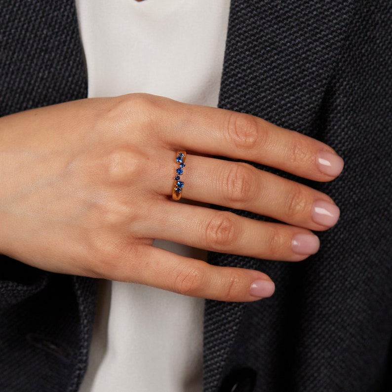 Blauwe stenen ring 24k gouden vermeil blauwe CZ ring sierlijke ring rood blauw groen wit zwart kubieke zirconia ring minimalistische ring afbeelding 3