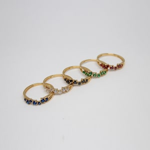 Blauwe stenen ring 24k gouden vermeil blauwe CZ ring sierlijke ring rood blauw groen wit zwart kubieke zirconia ring minimalistische ring afbeelding 4