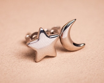 Brincos de Lua e Estrela - Joias Celestiais Minimalistas em Prata de Lei - Brincos em Formato de Crescente - À Prova D'Água