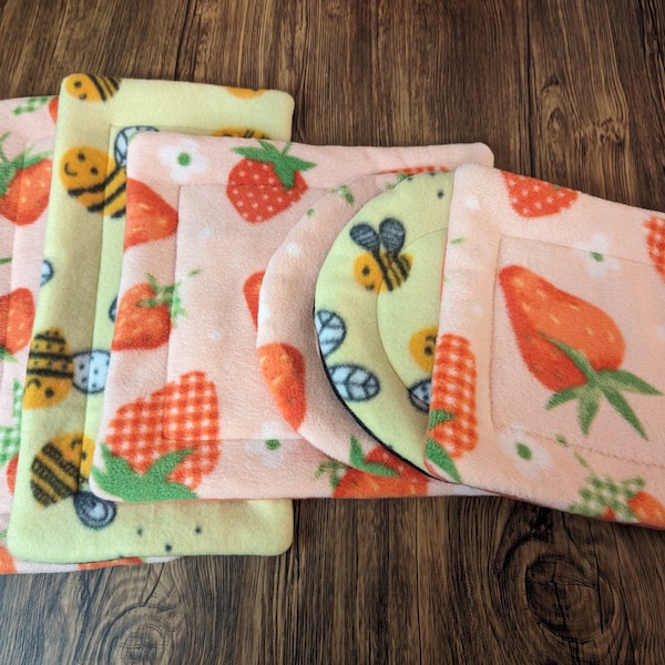 Coussinets pour petits pots Strawberry Fields & Bees de différentes tailles, 4 couches de coussinets supplémentaires absorbants Accessoires pour cochons d'Inde Polaire pour cochons d'Inde