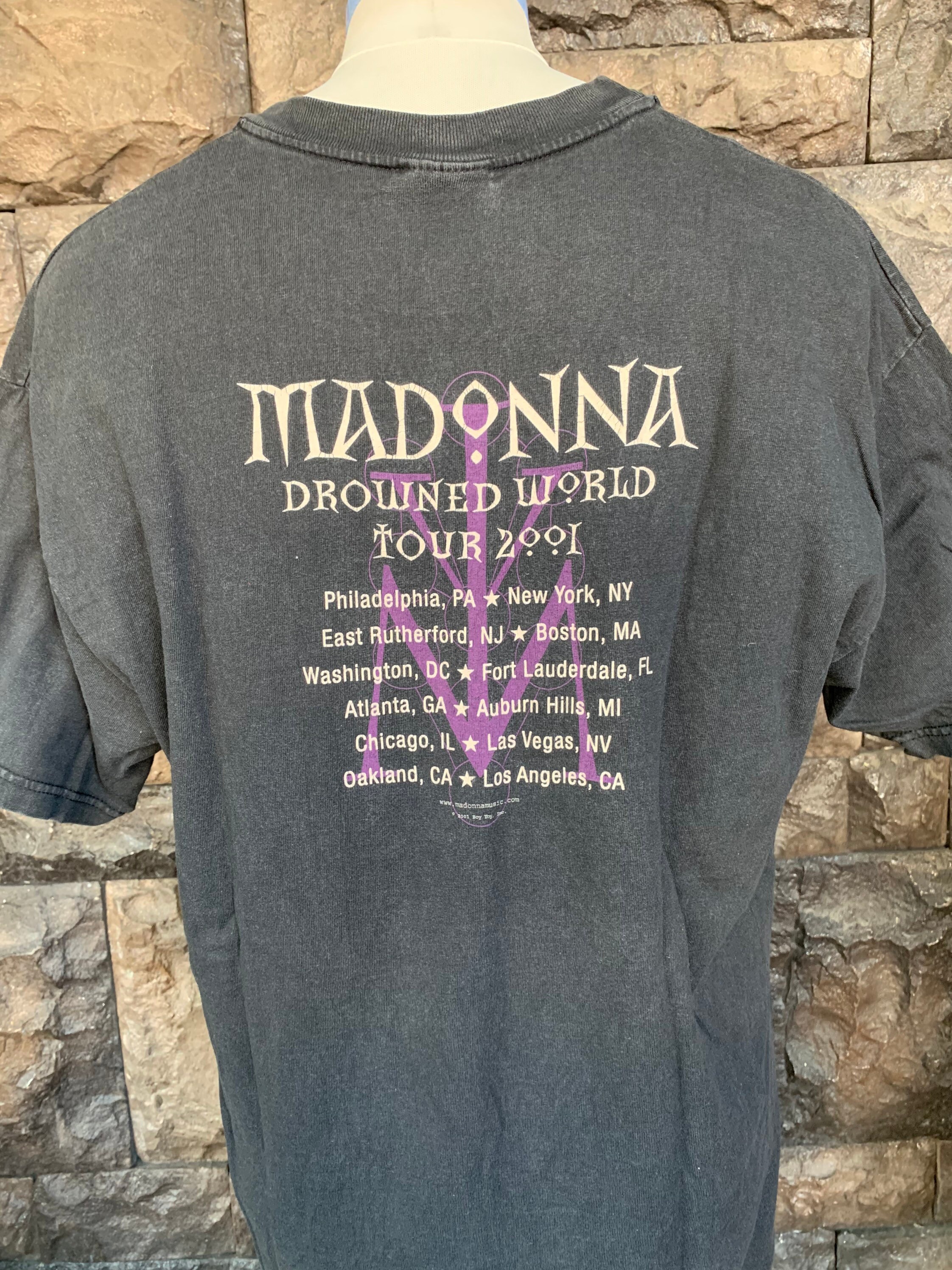 Vintage Madonna Drowned World Tour 2001 T-shirt - Etsy Vintage Madonna Drowned World Tour 2001 T-shirt - Etsy