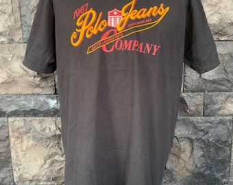 Camiseta vintage de Ralph Lauren con polos vaqueros