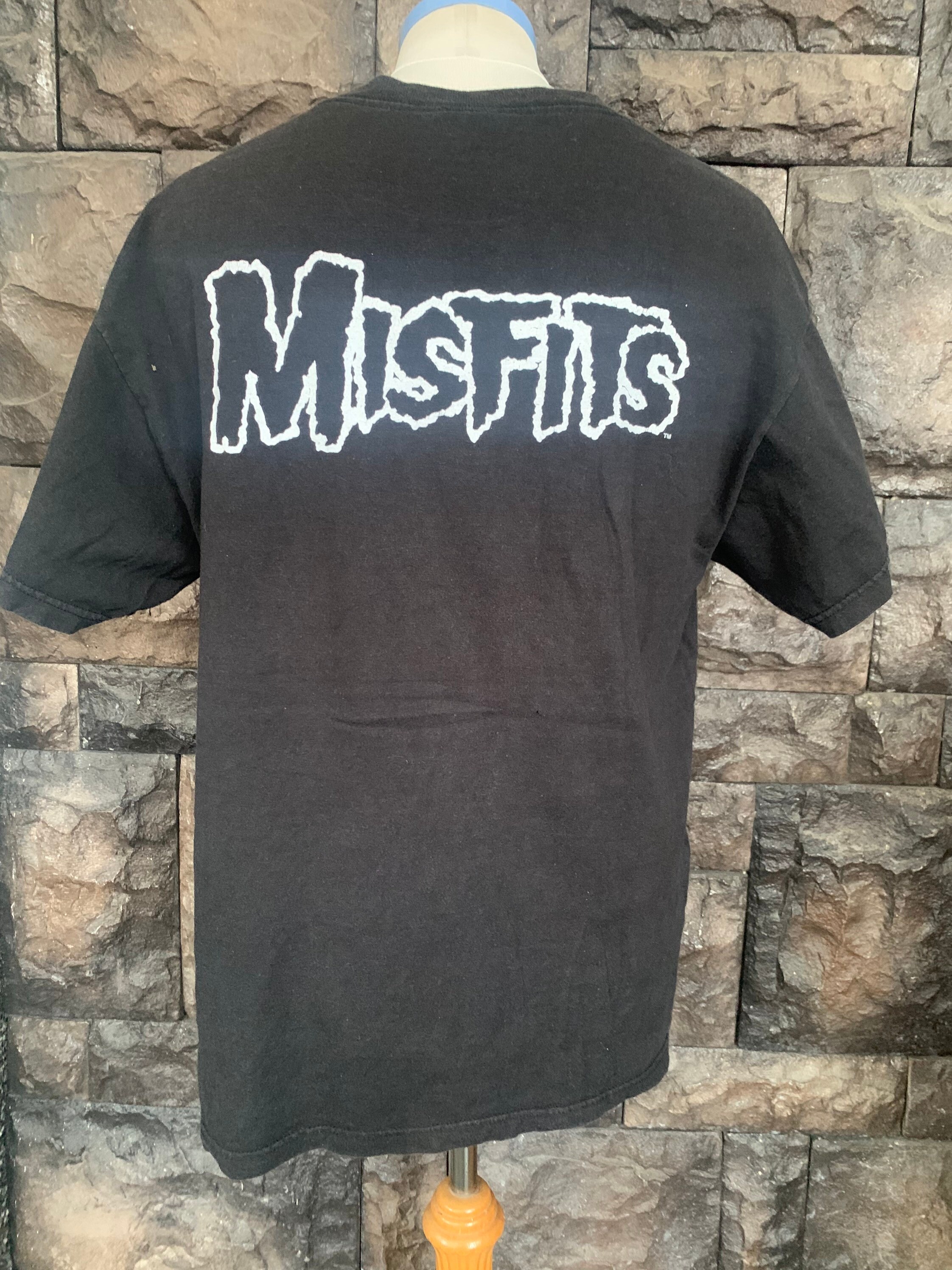 ビンテージ古着！2001年 MISFITS バンドTシャツ ブラックフェード Vintage MISFITS Faded Black T Shirt 2001 Cinder Block Punk L Fiend