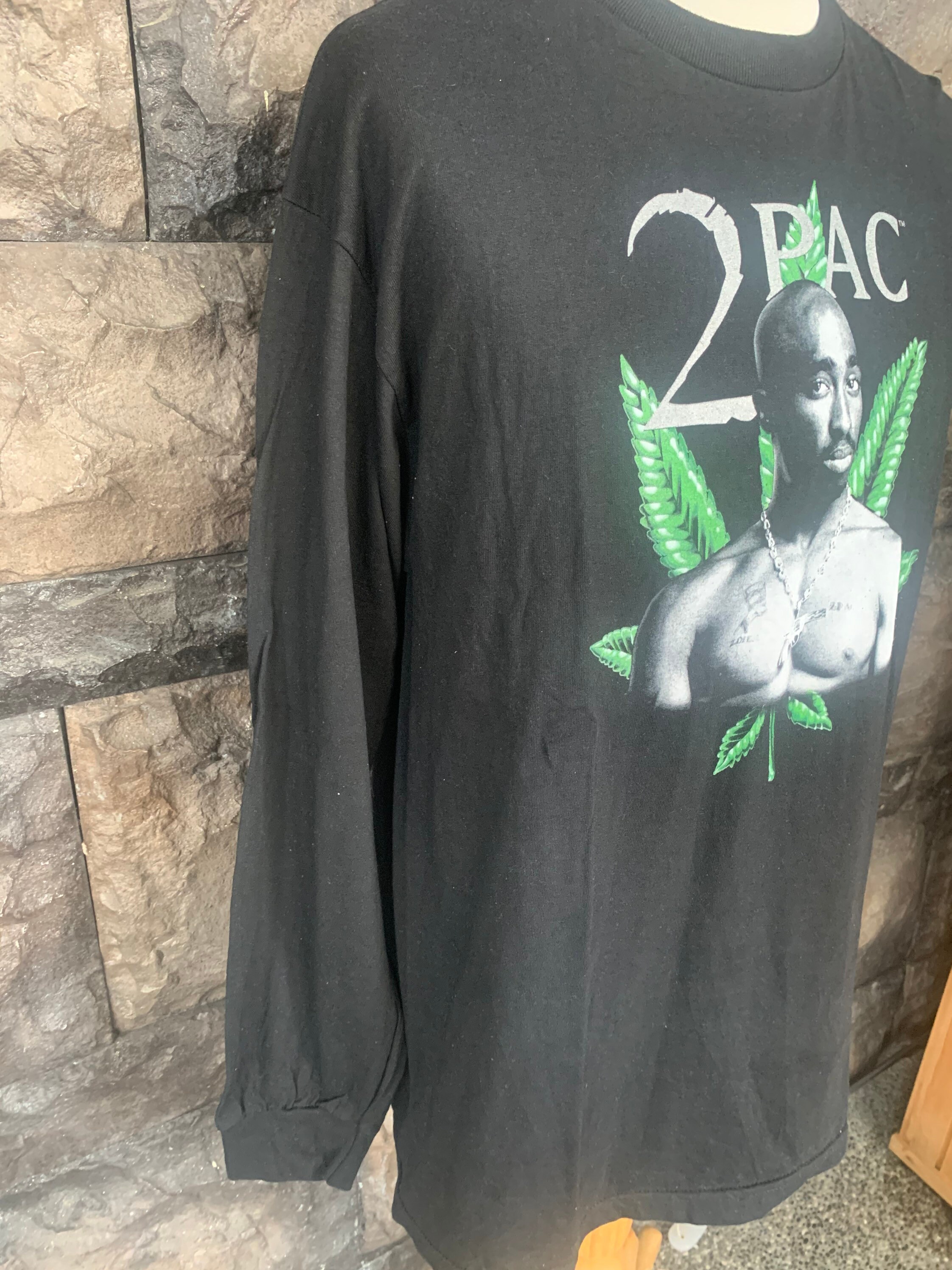 Vintage 2006 2pac / Tupac Shakur / Hip Hop Long Sleeve T Vintage 2006 2pac / Tupac Shakur / Hip Hop Long Sleeve T