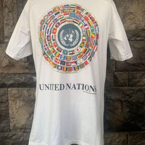 Vintage Le Pays United Nations Flag T shirt