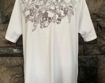 Vintage 90s Fashion Victim Skull and Crossbones Long Sleeve Tshirt