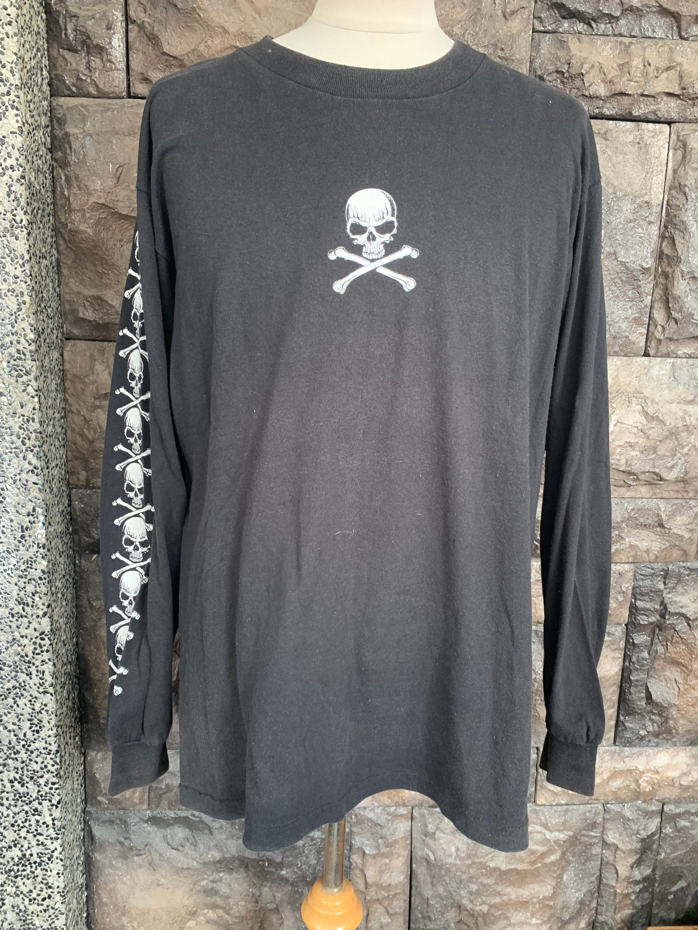 Vintage 90s Fashion Victim Skull and Crossbones Long Sleeve