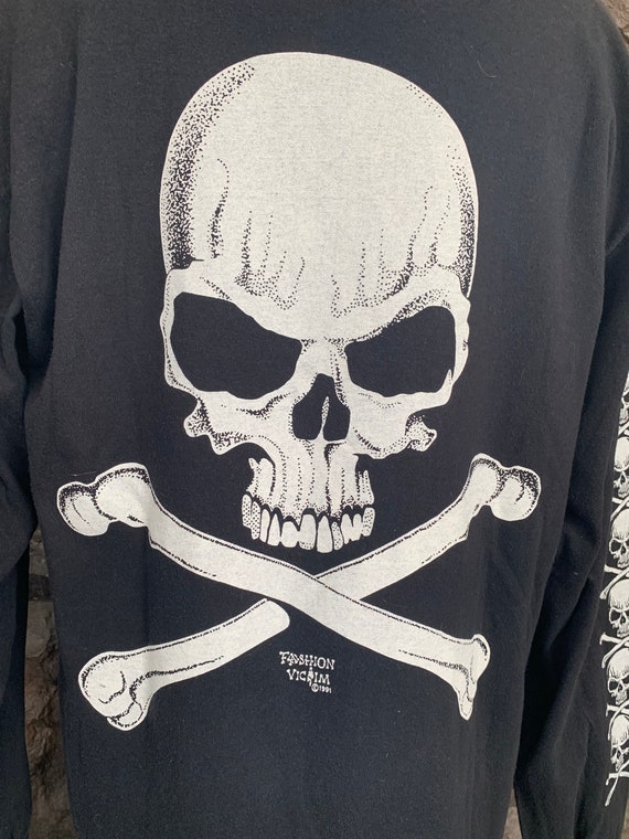 Vintage 90s Fashion Victim Skull and Crossbones Long Sleeve Vintage 90s Fashion Victim Skull and Crossbones Long Sleeve