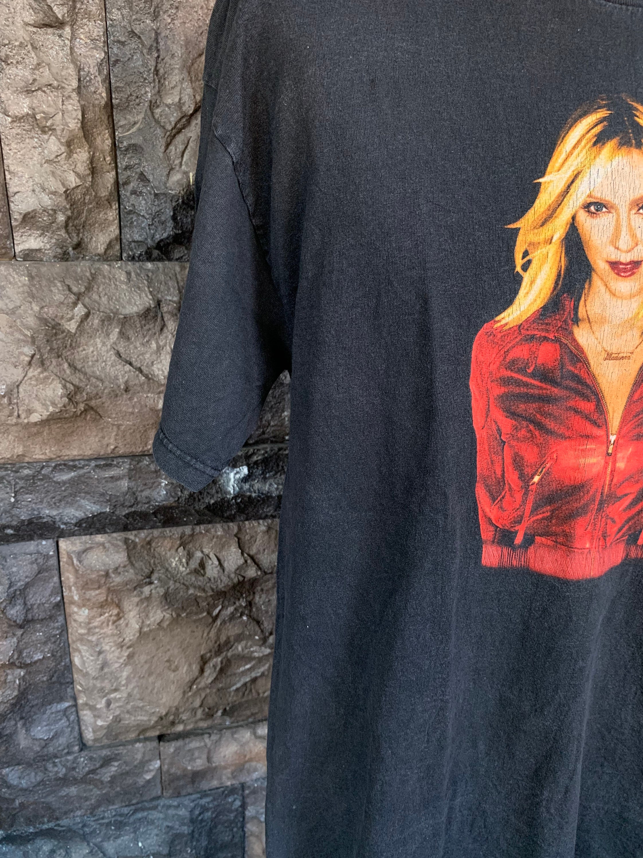 Vintage Madonna Drowned World Tour 2001 T-shirt - Etsy Vintage Madonna Drowned World Tour 2001 T-shirt - Etsy