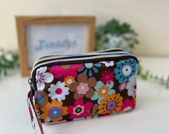 Retro Flowers - Diabetische Kit Bag, Diabetes Accessoire Organizer, Insuline Draagtas, Diabetische Gift, Type One kit bag, Type twee kit bag