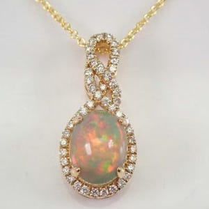 Natürlicher äthiopischer Opal-Goldanhänger, Sterlingsilber-Gelbgold überzogener Anhänger, Opal-Zirkonia-Schmuck, Feueropal-Hochzeits- / Verlobungsanhänger