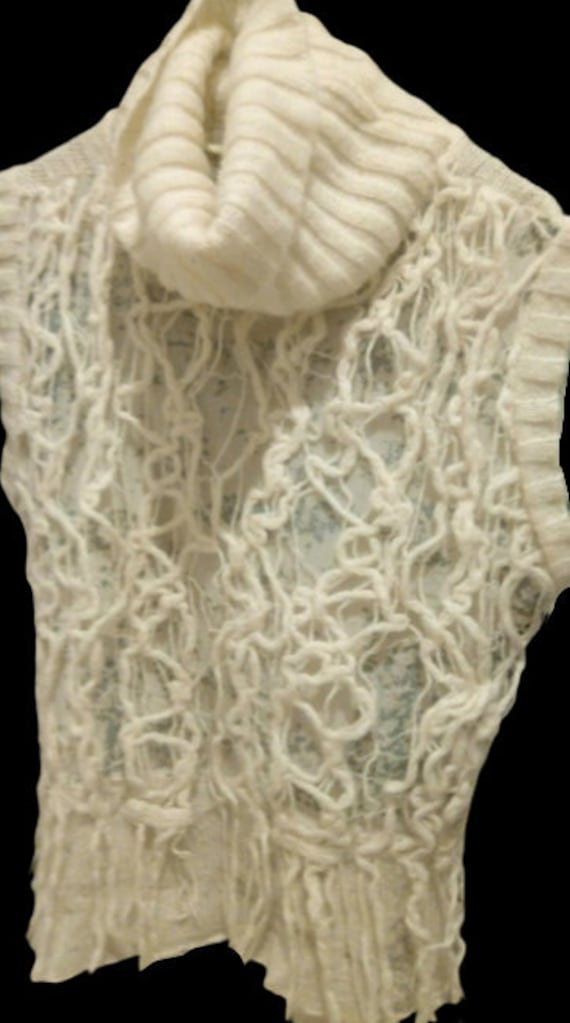 Beige Turtleneck Sleeveless Pullover M