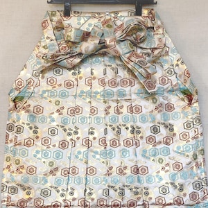 Indumento festivo giapponese: pantaloni hakama per il tiro con l&#39;arco a cavallo