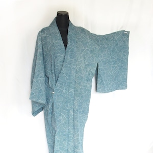 Auténtico kimono japonés de verano: azul transparente con estampado geométrico.