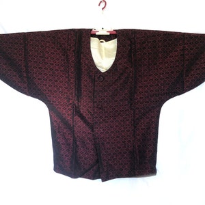 Traditional Japanese kimono coat - black and red jacquard michiyuki
