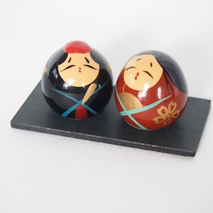 Kokeshi dolls - miniature elegant couple