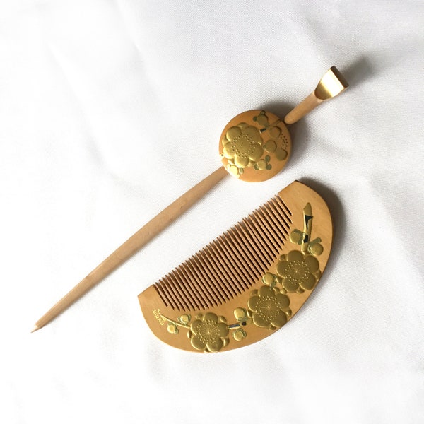 Unique Japanese hair accessory set- wooden comb and a pin with golden decoration