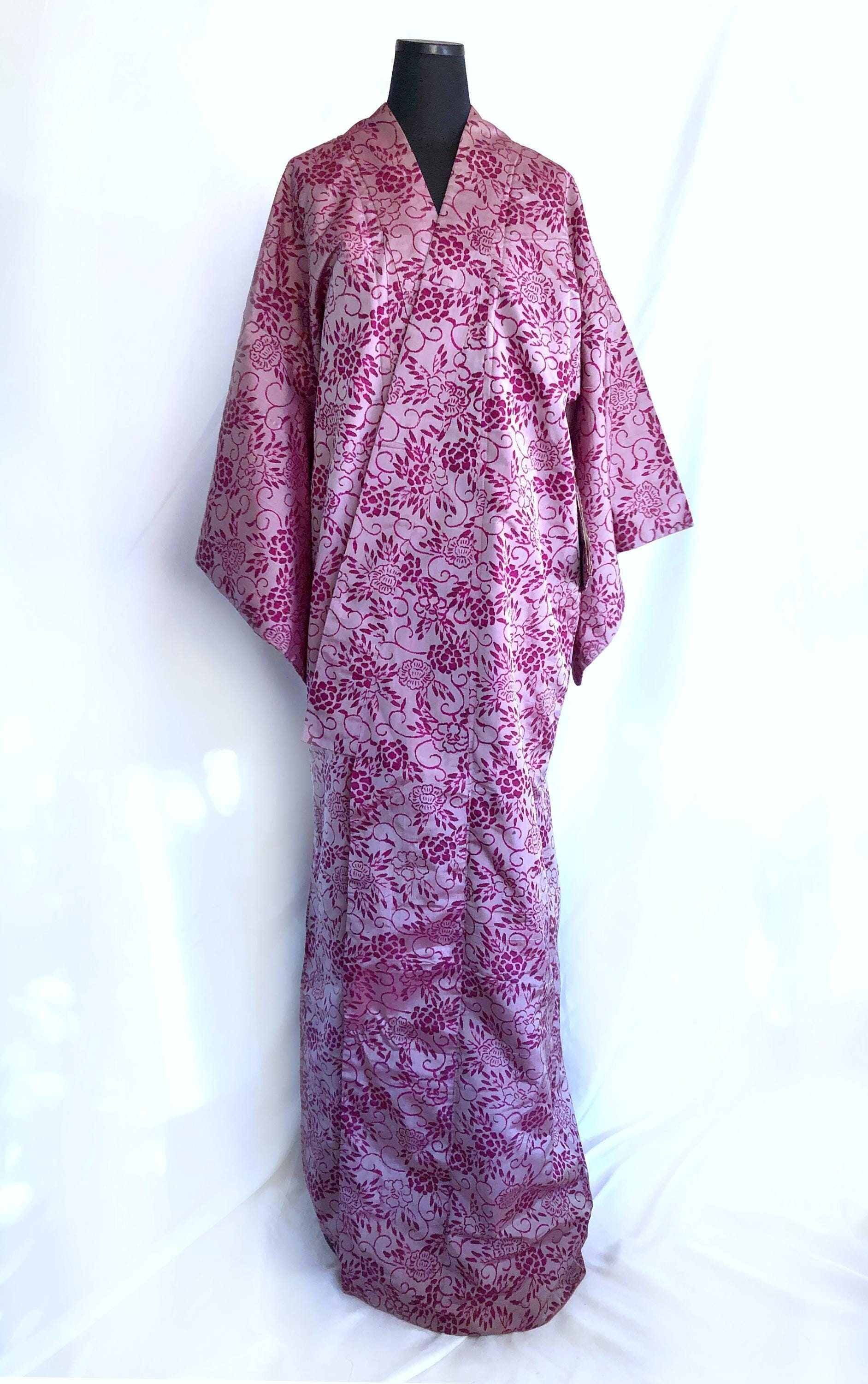 薄紫色 花柄 小紋 着物 カジュアルなヴィンテージ着物 - 花柄の薄紫色の小紋 - Etsy 日本