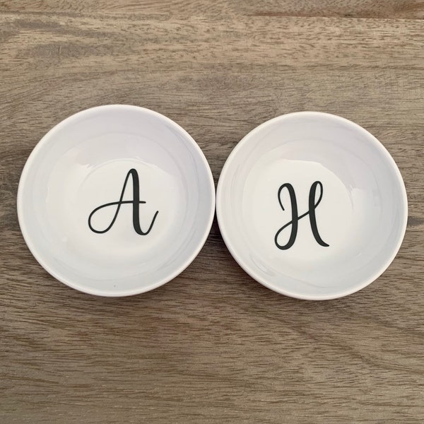 Personalized initial ring dish / wedding ring dish/ Bridesmaids gift / Personalized Monogram Jewelry Dish /