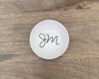 Personalized initial ring dish / wedding ring dish/ Bridesmaids gift / Personalized Monogram Jewelry Dish /