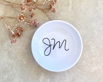 Personalized initial ring dish / wedding ring dish/ Bridesmaids gift / Personalized Monogram Jewelry Dish /