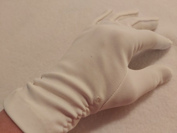 1950's vintage gloves, White nylon gloves, 1960s … - image 6