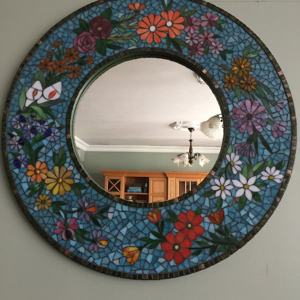 Miroir en mosaïque avec fleurs, miroir rond en mosaïque, design en mosaïque, fait main, miroir en mosaïque, décoration murale, artisanat,