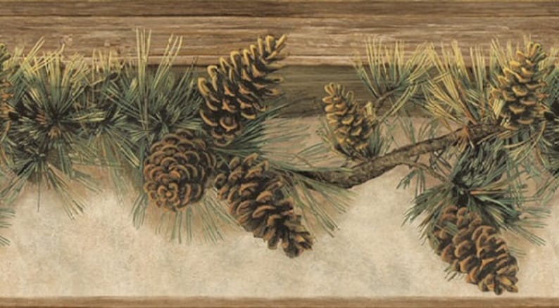 Puede incluir: Un borde decorativo con pi&ntilde;as y agujas de pino. Las pi&ntilde;as son marrones y las agujas son verdes. El fondo tiene una apariencia de madera con un color beige claro.