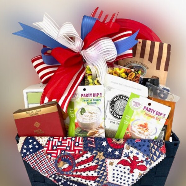 Patriotic Holiday Gift Basket, July 4rth Picnic Gift Basket, Hostess Gift Basket, July 4rth Barbeque Gift Basket