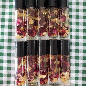Food Grade Edible Rose Flavoring Oil for Lip Gloss Edible Lip Flavor Oils -  China Rose Flavoring Oil for Lipgloss, Peppermint Flavor Oils