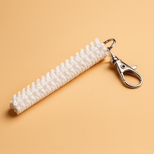 Llavero con forma de columna vertebral, modelo anatómico de vértebras, ideal para quiroprácticos, consultorios médicos, estudiantes y como regalo.