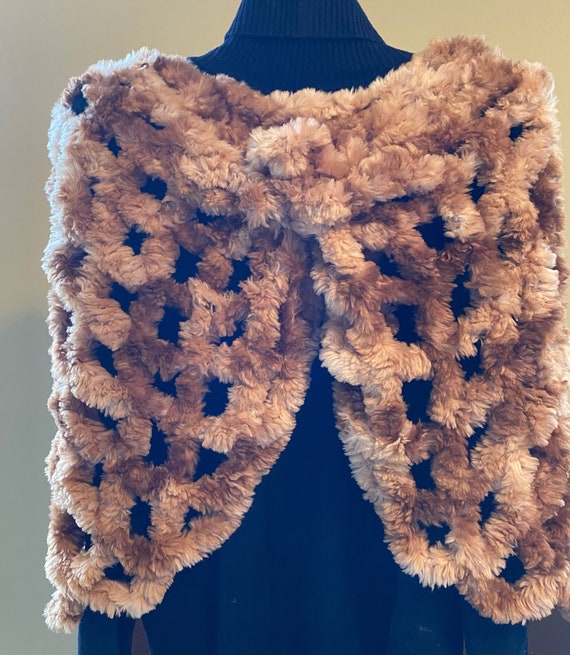 Paula Lishmanカナダ製ビーバーファーストール Paula Lishman's Best Selling Fur Hand Knitted Sheared Beaver