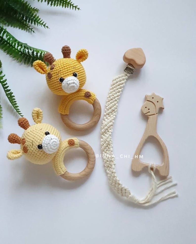 CROCHET PATTERN Giraffe baby rattle Handmade baby shower gift Pregnancy gift PDF Tutorial in English, Spanish, French zdjęcie 10