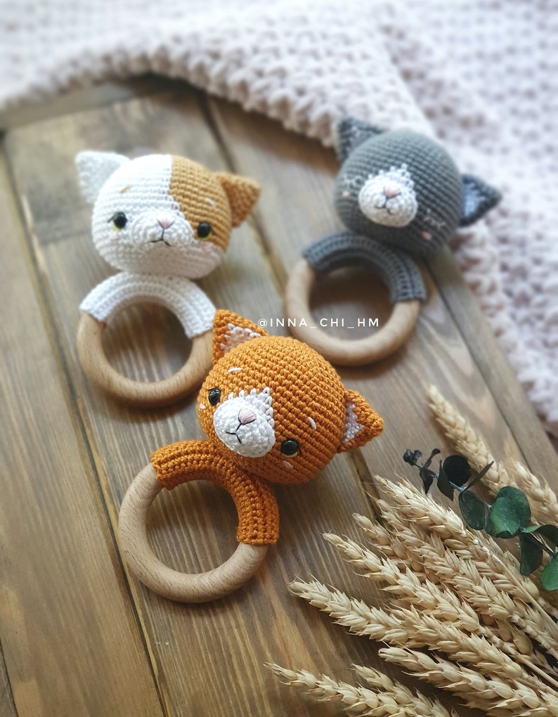 MOTIF UNIQUEMENT : Hochet pour bébé chaton Jouet amigurumi chat Tutoriel pour chaton au crochet Modèle de crochet PDF anglais termes américains, français, espagnol image 3