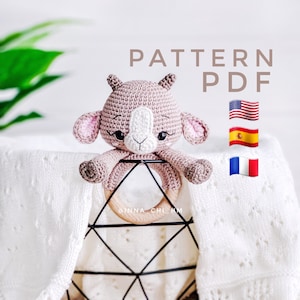 TYLKO WZÓR: Grzechotka dla dziecka w kształcie kozy | Zabawka amigurumi w kształcie kozy | Zwierzę domowe DIY | Łatwy do naśladowania wzór P w języku angielskim, hiszpańskim i francuskim