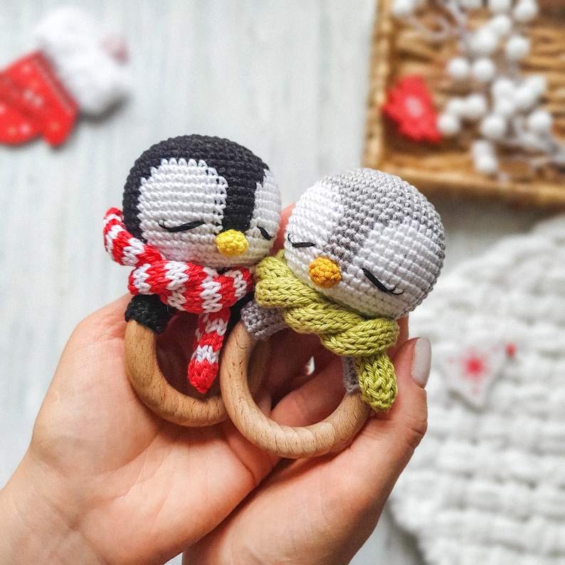 PATTERN ONLY: Penguin baby rattle Christmas ornament Penguin amigurumi toy PDF Crochet Pattern in English, Spanish, French zdjęcie 10