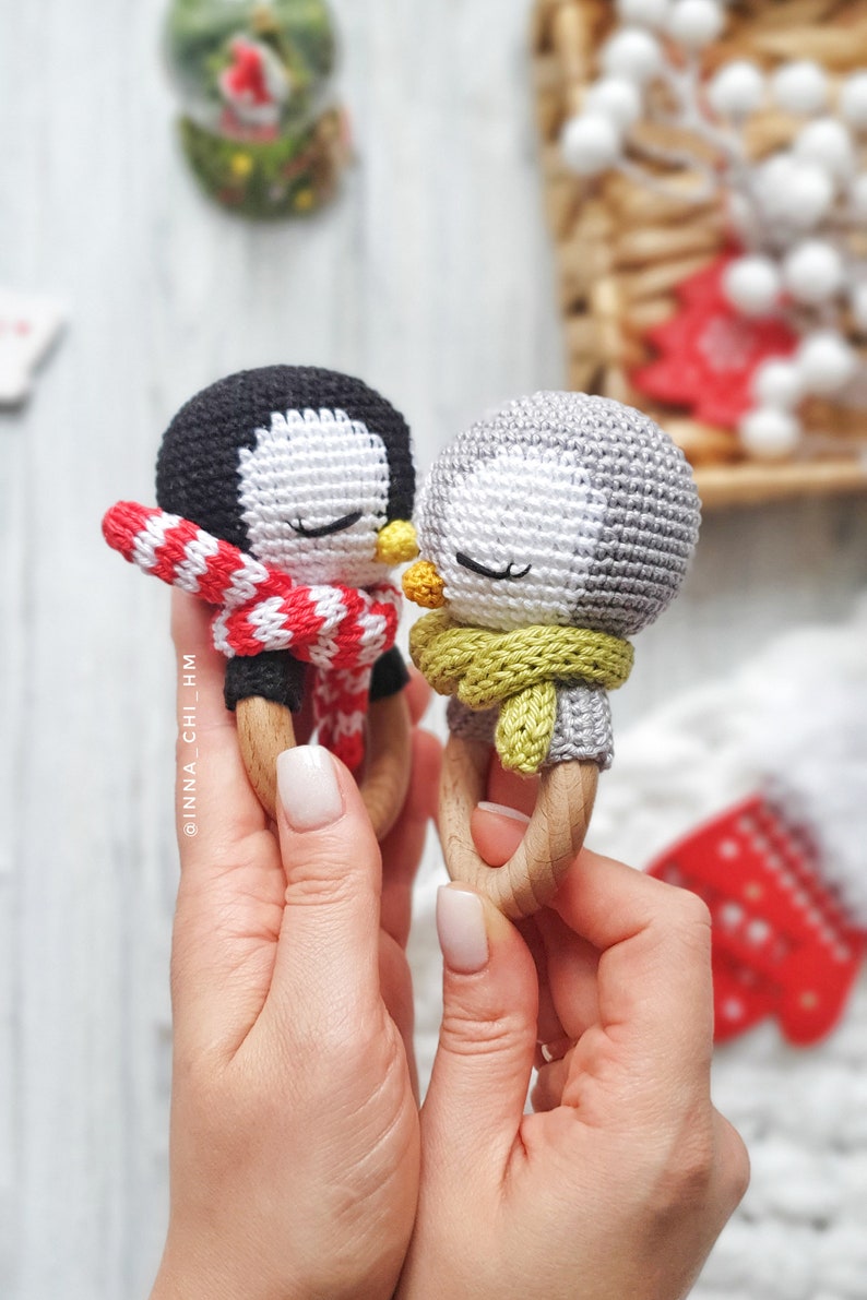 PATTERN ONLY: Penguin baby rattle Christmas ornament Penguin amigurumi toy PDF Crochet Pattern in English, Spanish, French zdjęcie 4