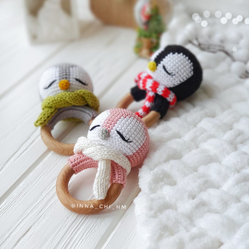 PATTERN ONLY: Penguin baby rattle Christmas ornament Penguin amigurumi toy PDF Crochet Pattern in English, Spanish, French zdjęcie 2