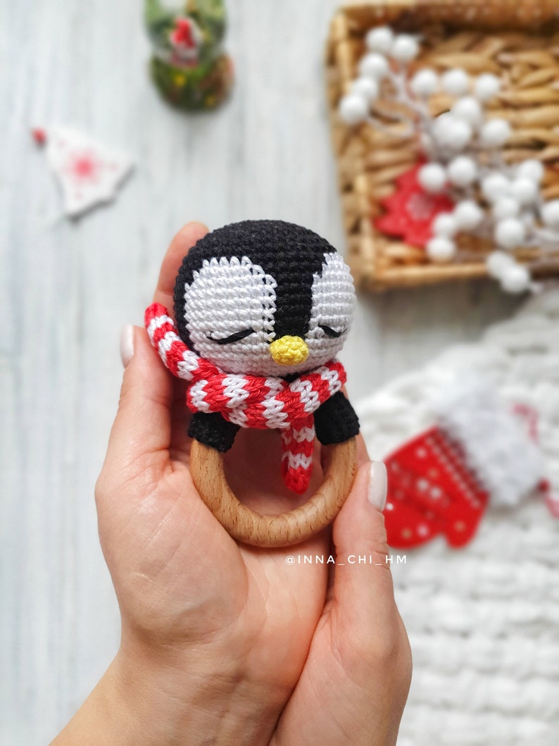 PATTERN ONLY: Penguin baby rattle Christmas ornament Penguin amigurumi toy PDF Crochet Pattern in English, Spanish, French zdjęcie 3