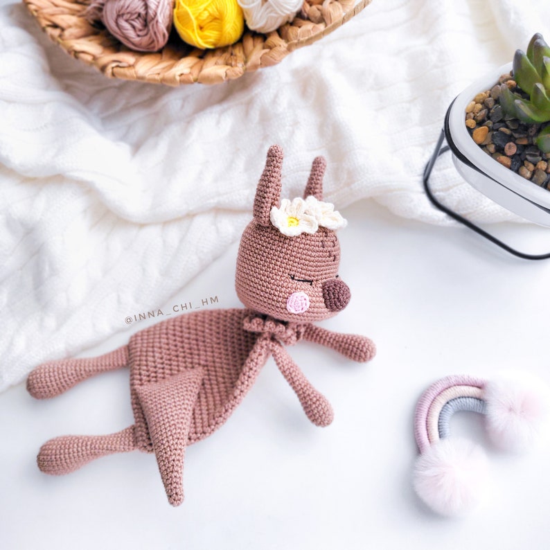 SOLO PATRÓN: Kangaroo Lovey / Kangaroo Baby Security Blanket / Diy crochet Kangaroo snuggler / PDF en inglés imagen 2