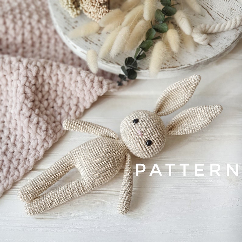 NUR MUSTER: Hasenspielzeug Gehäkeltes Amigurumi Spielzeug Hase Kuscheltier PDF Häkelanleitung in Englisch, Spanisch Bild 2