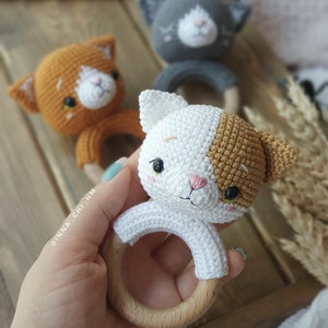 MOTIF UNIQUEMENT : Hochet pour bébé chaton Jouet amigurumi chat Tutoriel pour chaton au crochet Modèle de crochet PDF anglais termes américains, français, espagnol image 7