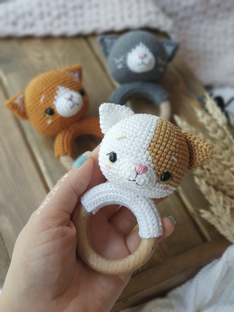 MOTIF UNIQUEMENT : Hochet pour bébé chaton Jouet amigurumi chat Tutoriel pour chaton au crochet Modèle de crochet PDF anglais termes américains, français, espagnol image 7