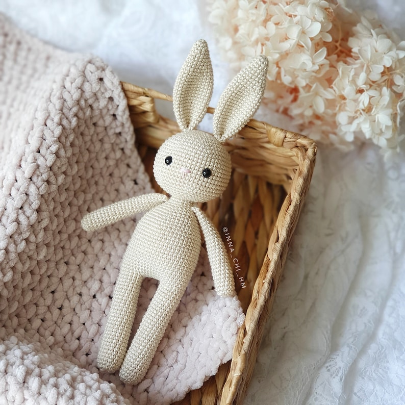 NUR MUSTER: Hasenspielzeug Gehäkeltes Amigurumi Spielzeug Hase Kuscheltier PDF Häkelanleitung in Englisch, Spanisch Bild 4