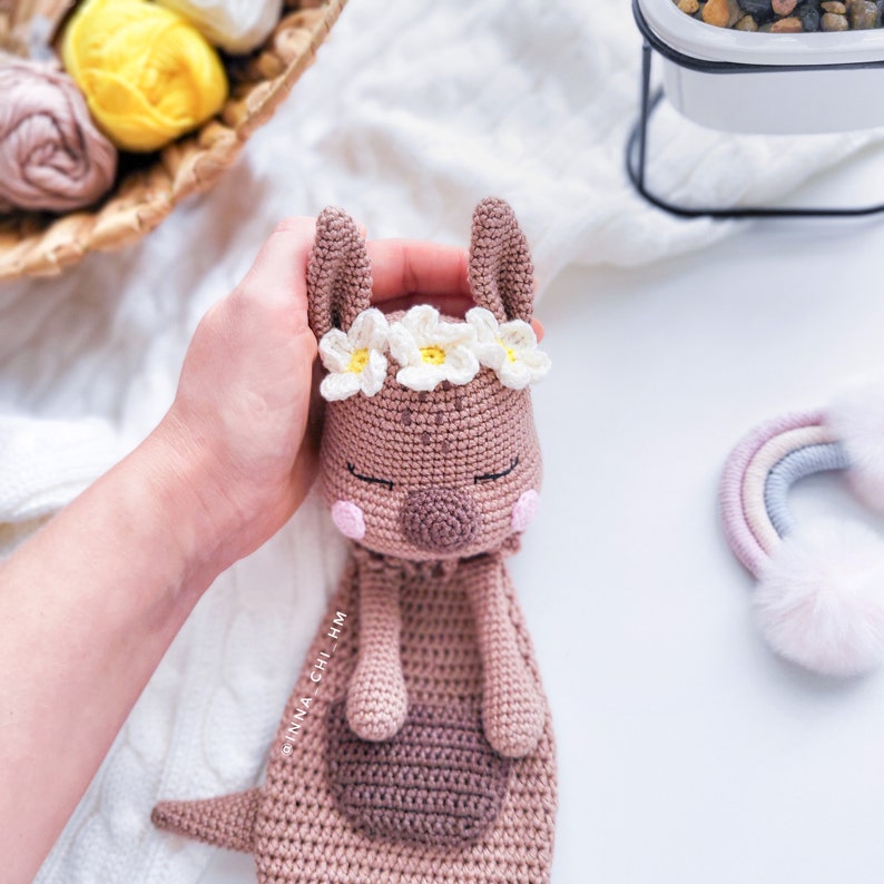 SOLO PATRÓN: Kangaroo Lovey / Kangaroo Baby Security Blanket / Diy crochet Kangaroo snuggler / PDF en inglés imagen 10