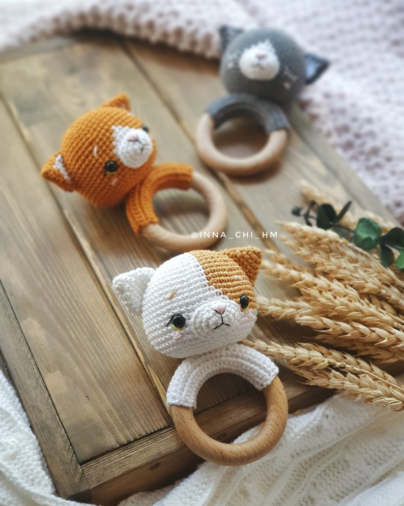 MOTIF UNIQUEMENT : Hochet pour bébé chaton Jouet amigurumi chat Tutoriel pour chaton au crochet Modèle de crochet PDF anglais termes américains, français, espagnol image 4