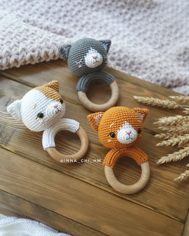 MOTIF UNIQUEMENT : Hochet pour bébé chaton Jouet amigurumi chat Tutoriel pour chaton au crochet Modèle de crochet PDF anglais termes américains, français, espagnol image 2