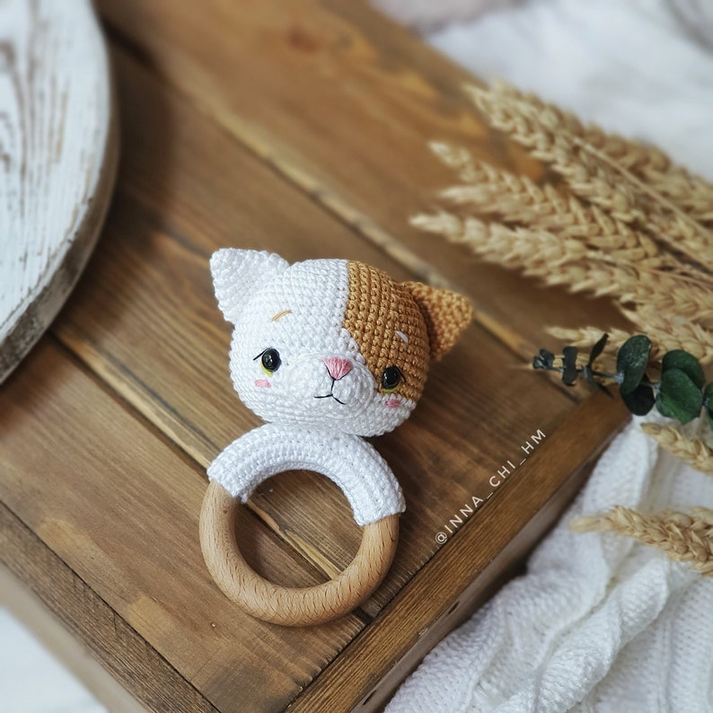 MOTIF UNIQUEMENT : Hochet pour bébé chaton Jouet amigurumi chat Tutoriel pour chaton au crochet Modèle de crochet PDF anglais termes américains, français, espagnol image 9