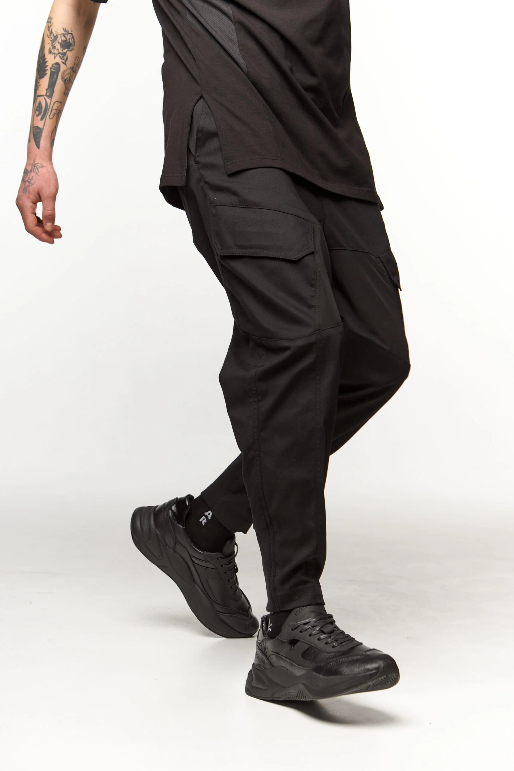 Men's Loose Fit Cargo Pants With Nylon Inserts and Magnetic